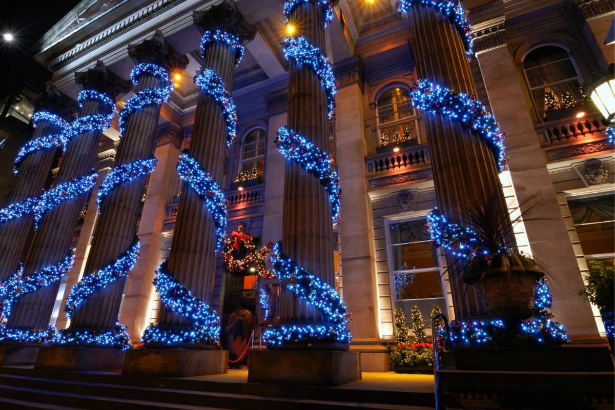 How to Wrap Columns With Christmas Lights?